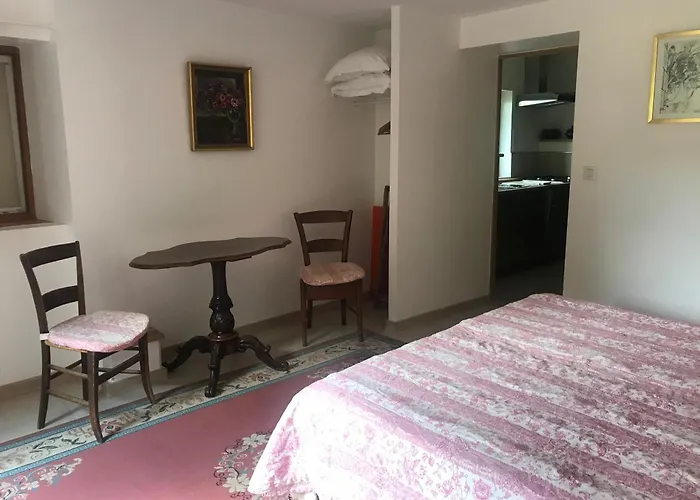 Le Grand Paris La Maison De Séjour à la campagne